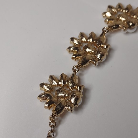 Metal, Faux Pearl, Glass, And Plastic Pretty Necklace 18.5 To 20.5 Inches - Picture 10 of 15